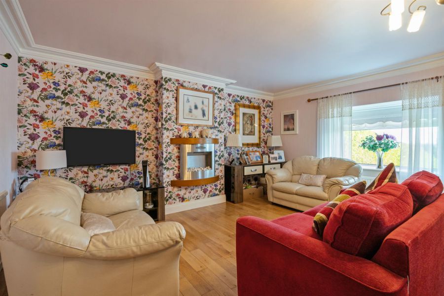 Detached Residence and Annex @, 73 Colinglen Road