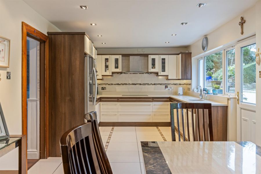 Detached Residence and Annex @, 73 Colinglen Road