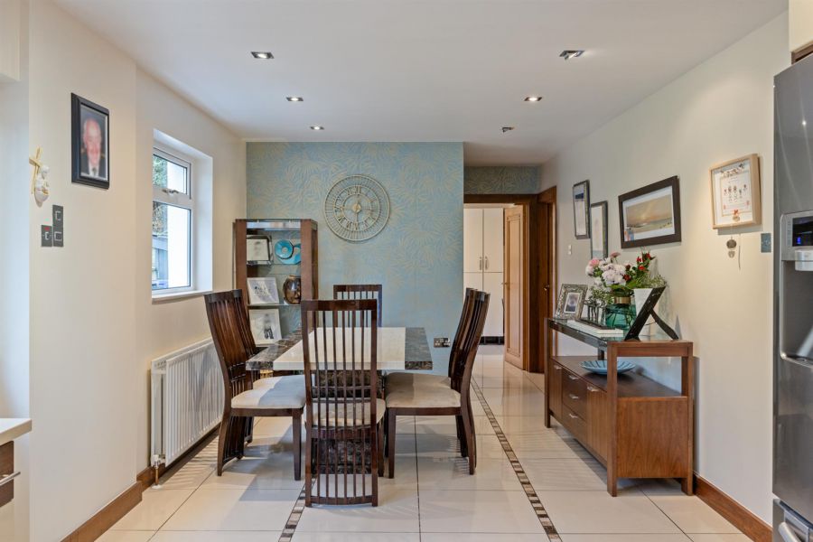 Detached Residence and Annex @, 73 Colinglen Road