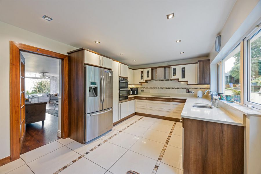 Detached Residence and Annex @, 73 Colinglen Road