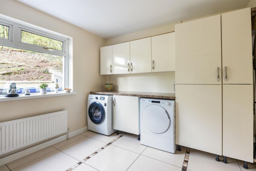 Detached Residence and Annex @, 73 Colinglen Road