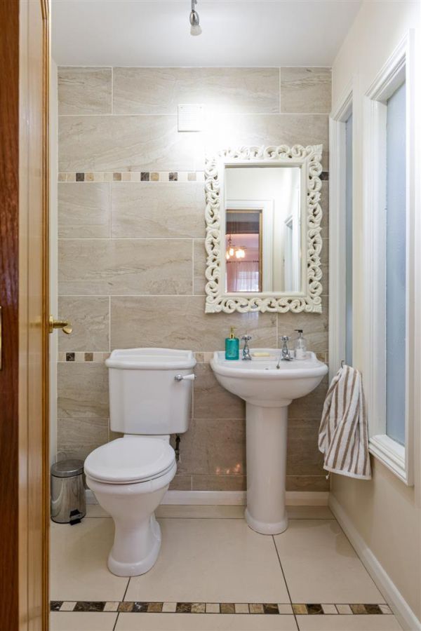 Detached Residence and Annex @, 73 Colinglen Road