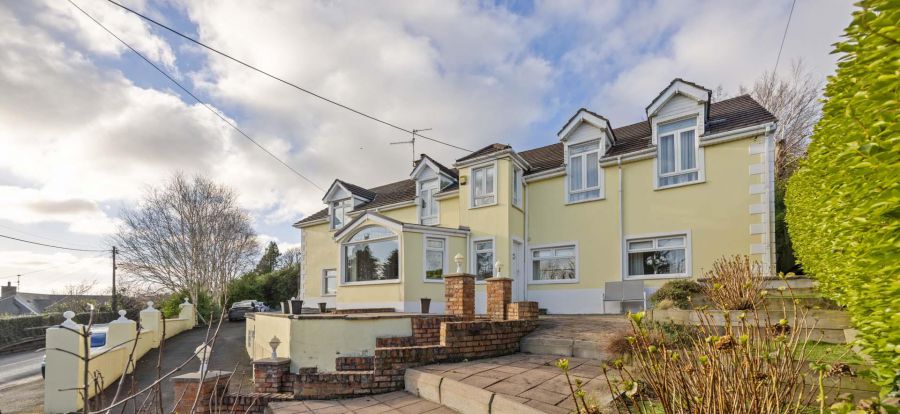 Detached Residence and Annex @, 73 Colinglen Road