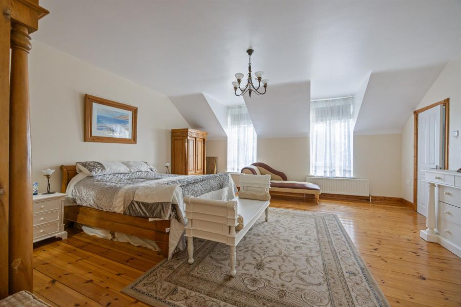 Detached Residence and Annex @, 73 Colinglen Road