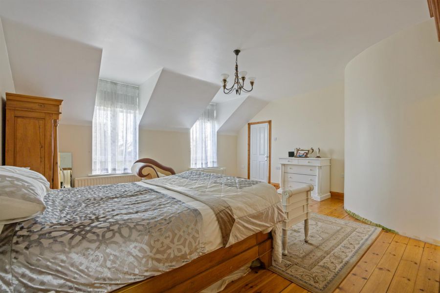 Detached Residence and Annex @, 73 Colinglen Road