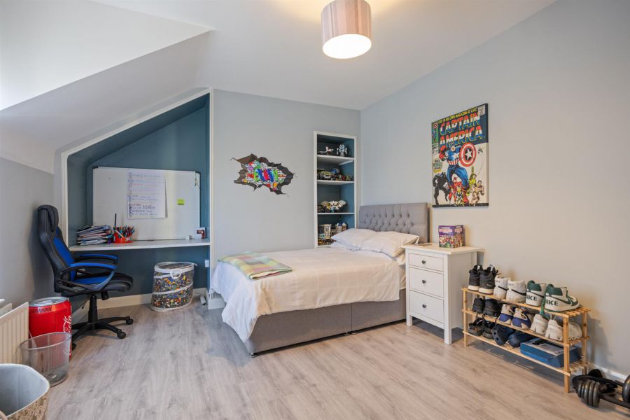 Detached Residence and Annex @, 73 Colinglen Road