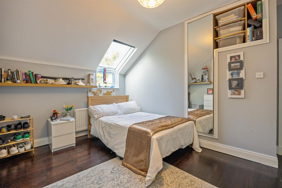 Detached Residence and Annex @, 73 Colinglen Road