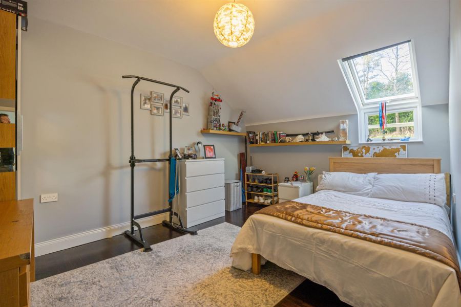 Detached Residence and Annex @, 73 Colinglen Road