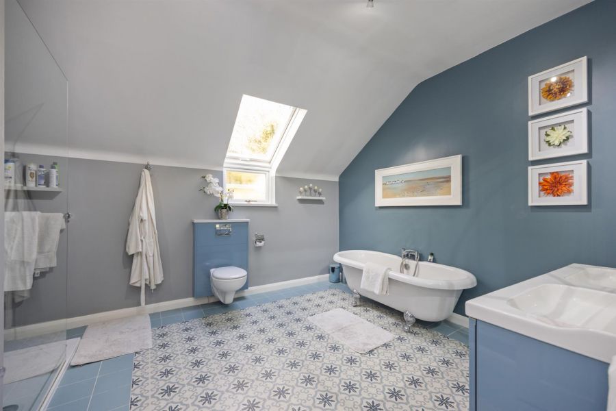 Detached Residence and Annex @, 73 Colinglen Road