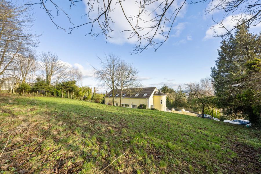 Detached Residence and Annex @, 73 Colinglen Road