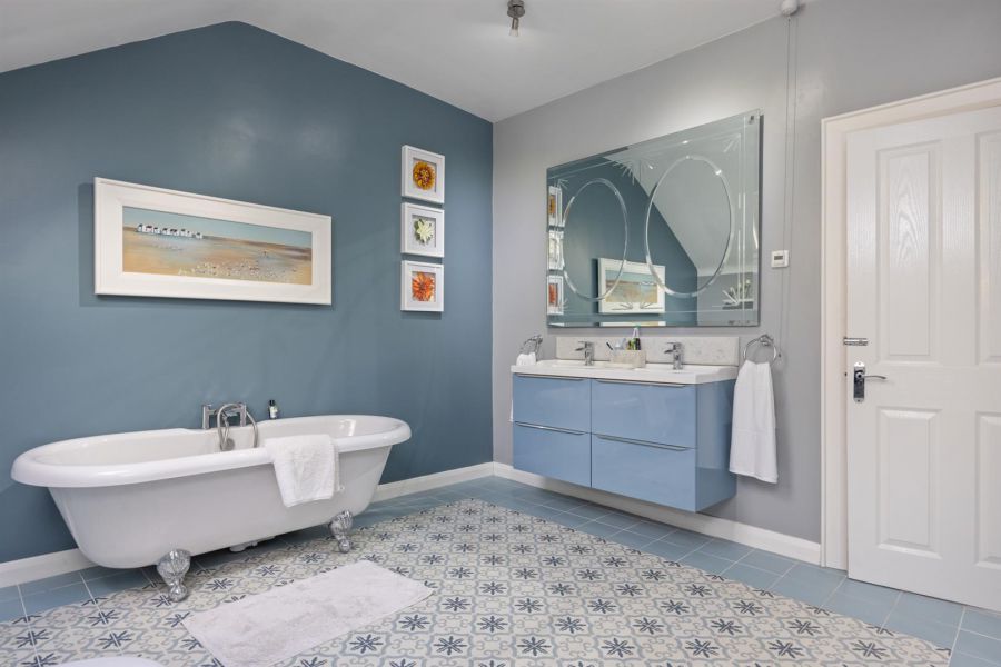 Detached Residence and Annex @, 73 Colinglen Road