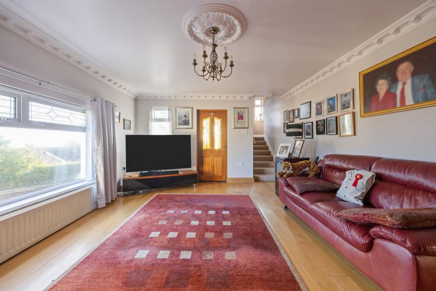 Detached Residence and Annex @, 73 Colinglen Road