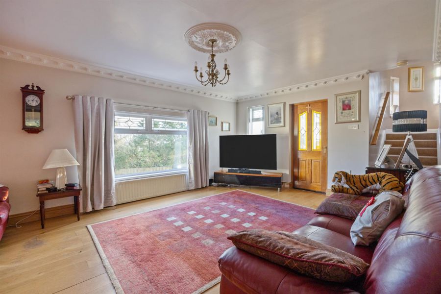 Detached Residence and Annex @, 73 Colinglen Road