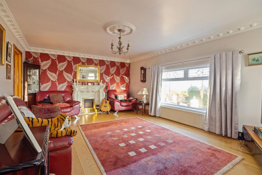 Detached Residence and Annex @, 73 Colinglen Road