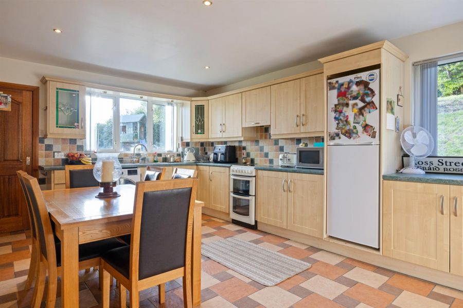 Detached Residence and Annex @, 73 Colinglen Road