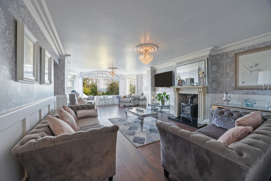 Detached Residence and Annex @, 73 Colinglen Road