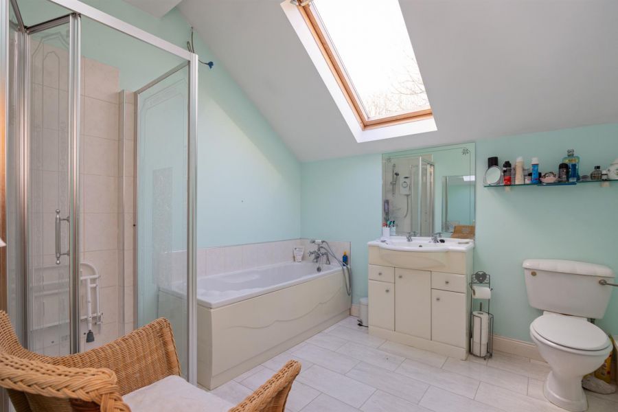 Detached Residence and Annex @, 73 Colinglen Road