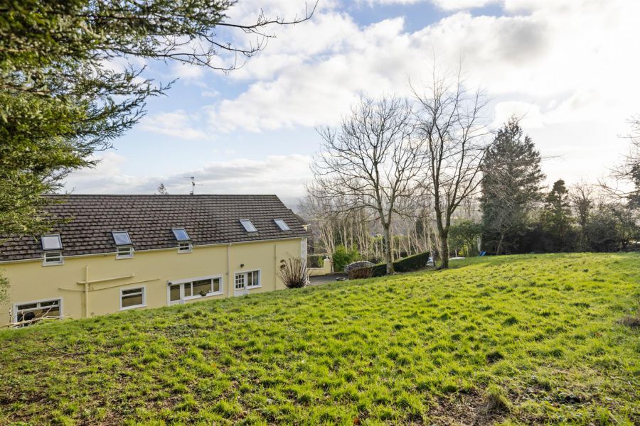 Detached Residence and Annex @, 73 Colinglen Road