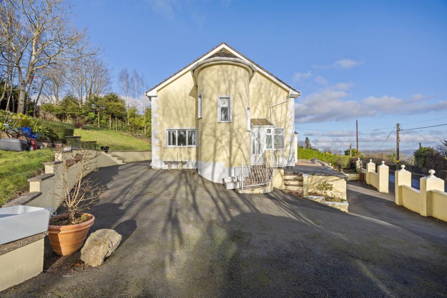 Detached Residence and Annex @, 73 Colinglen Road