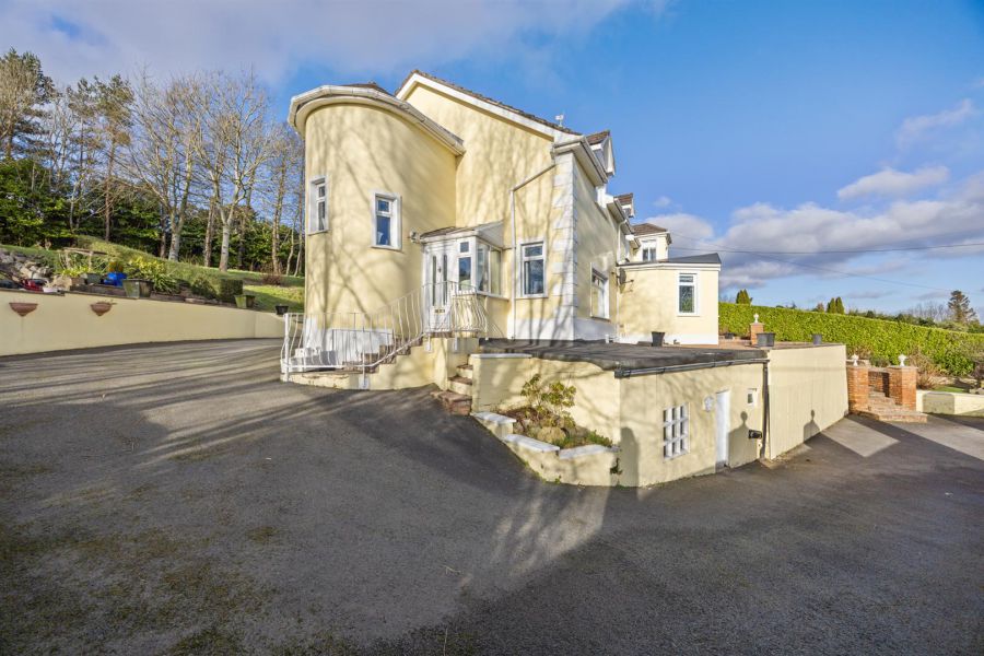 Detached Residence and Annex @, 73 Colinglen Road