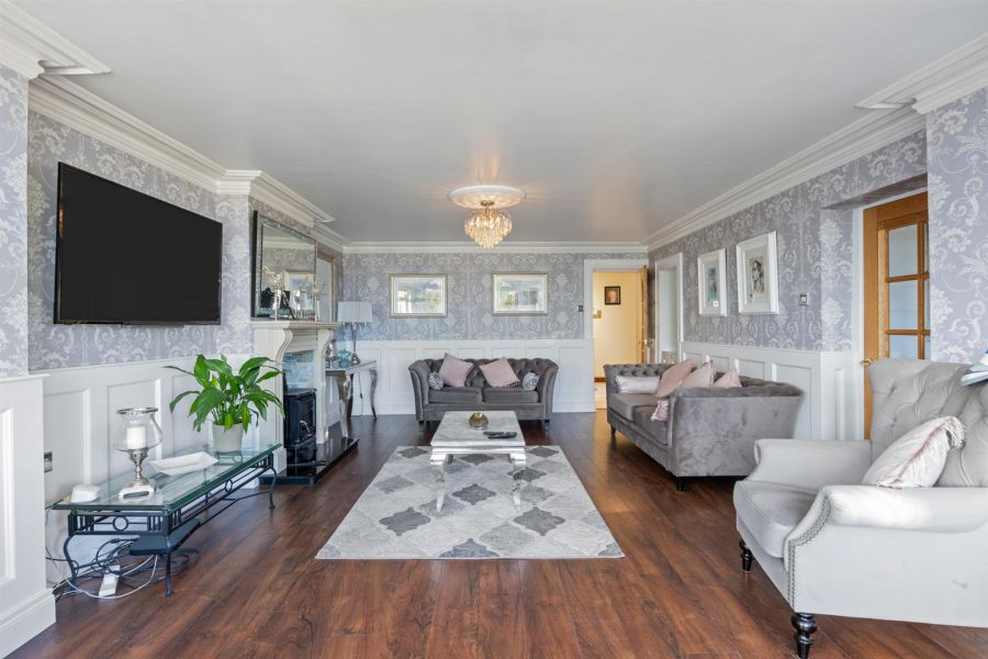 Detached Residence and Annex @, 73 Colinglen Road