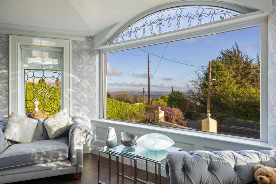 Detached Residence and Annex @, 73 Colinglen Road