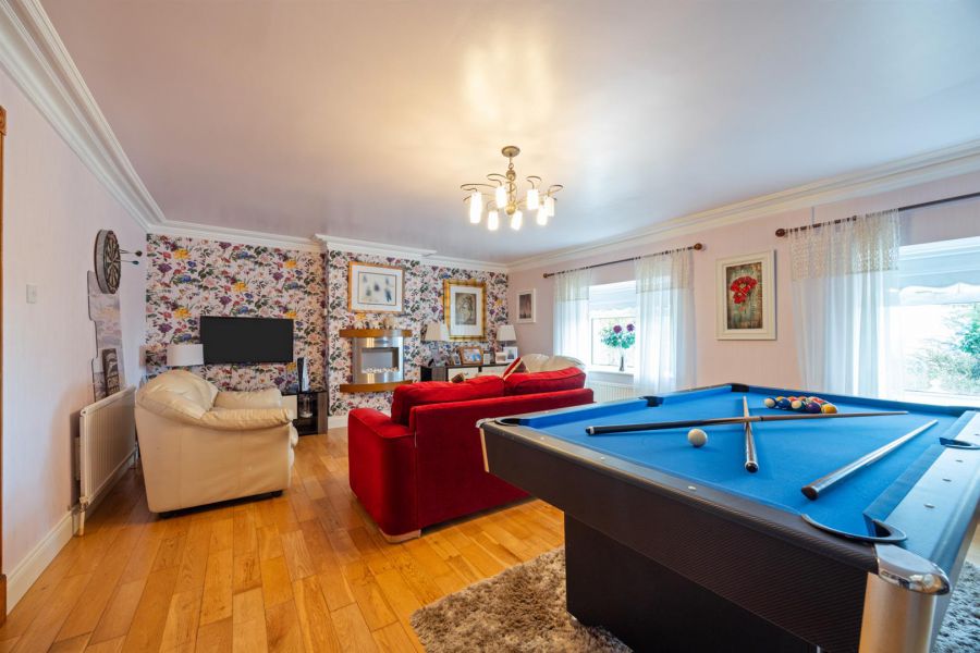 Detached Residence and Annex @, 73 Colinglen Road