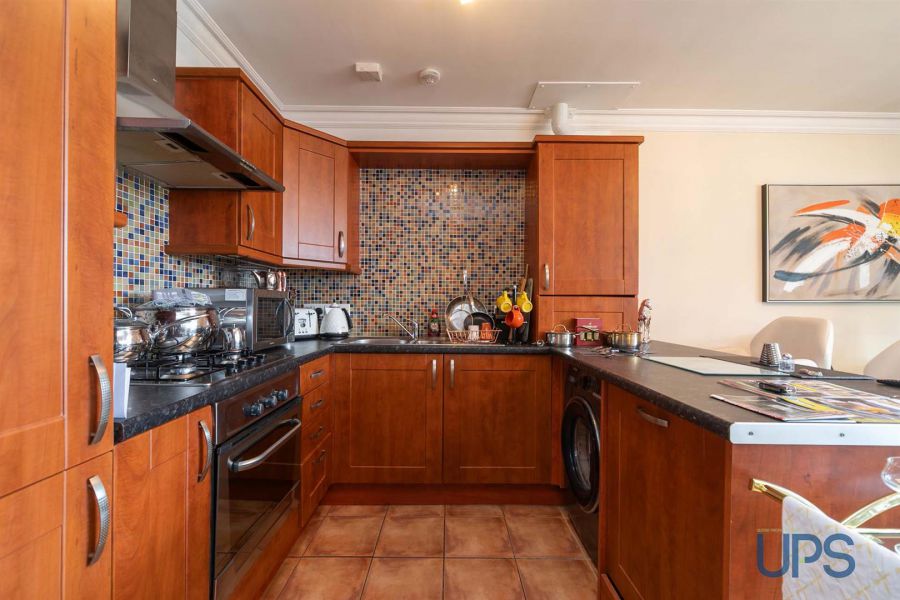 Apt 7 Kinlough House, 2A Stockmans Avenue