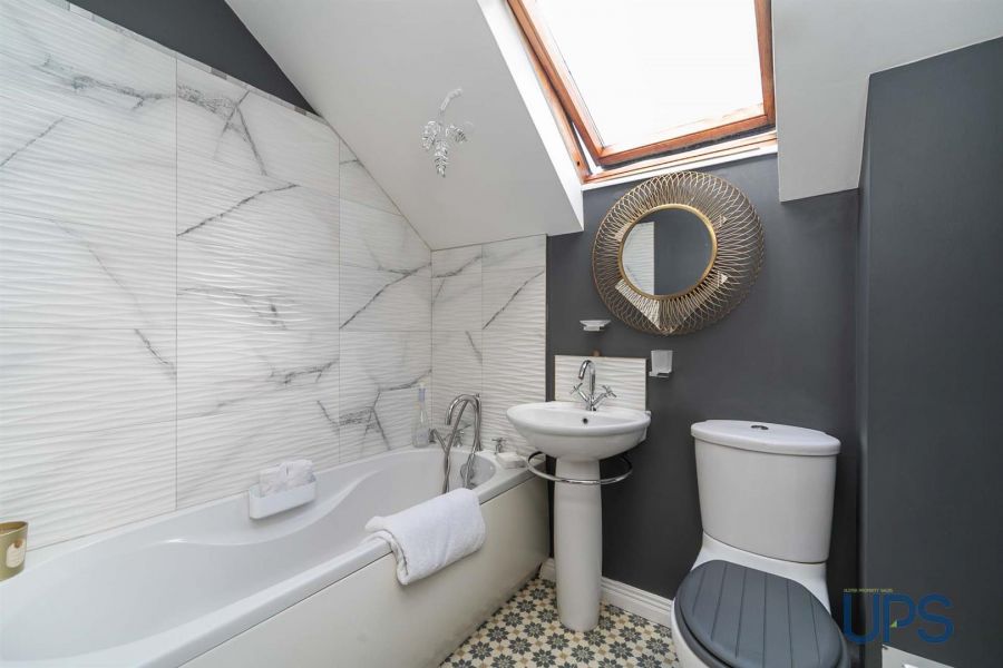 Apt 7 Kinlough House, 2A Stockmans Avenue