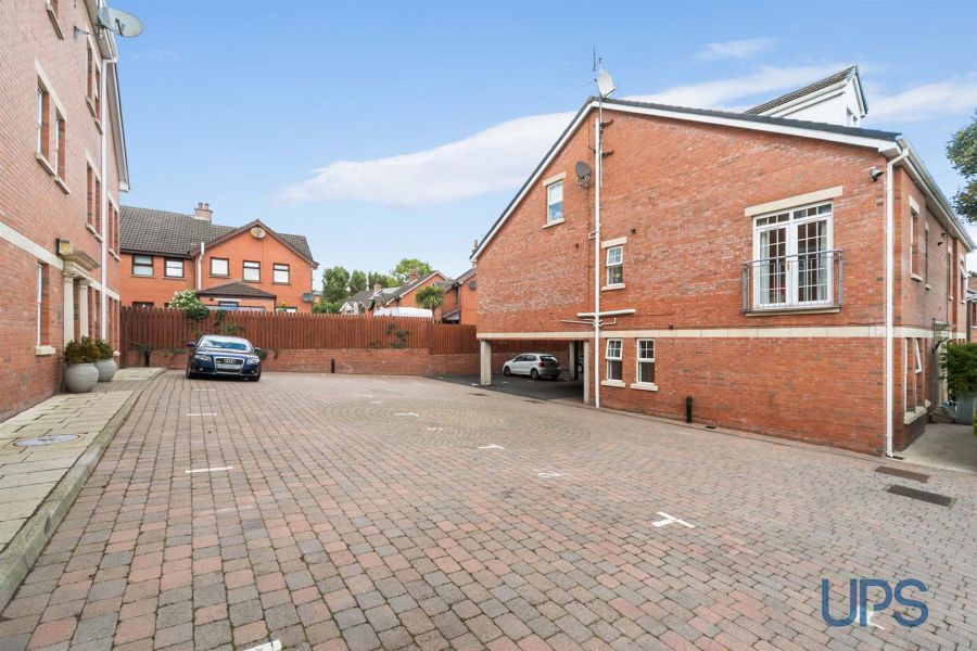 Apt 7 Kinlough House, 2A Stockmans Avenue