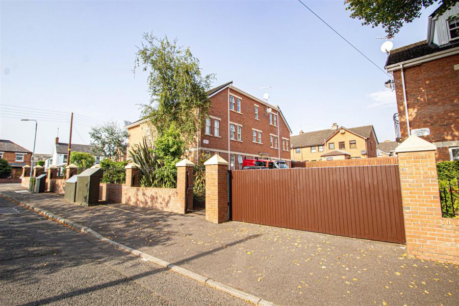 Apt 7 Kinlough House, 2A Stockmans Avenue