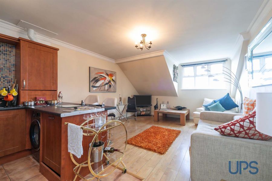 Apt 7 Kinlough House, 2A Stockmans Avenue