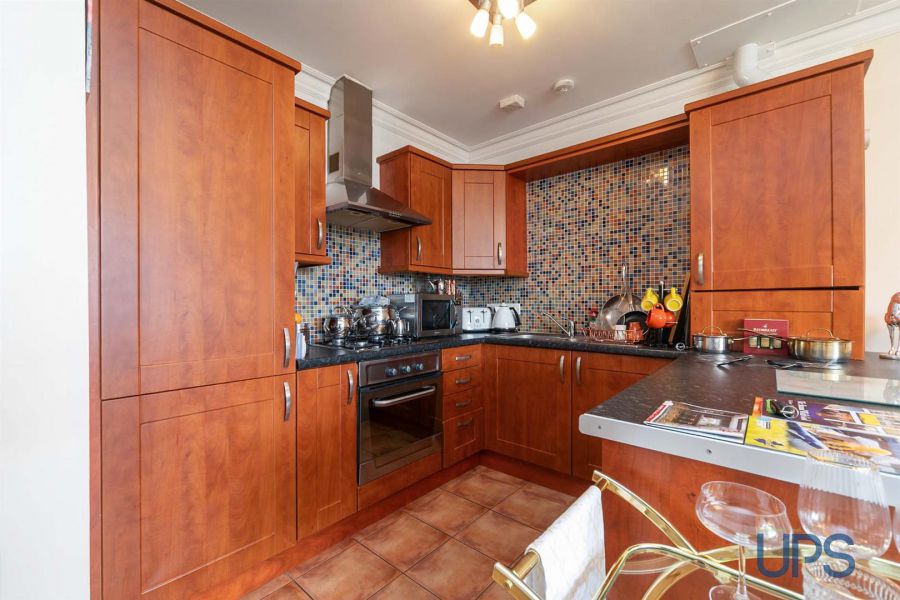 Apt 7 Kinlough House, 2A Stockmans Avenue