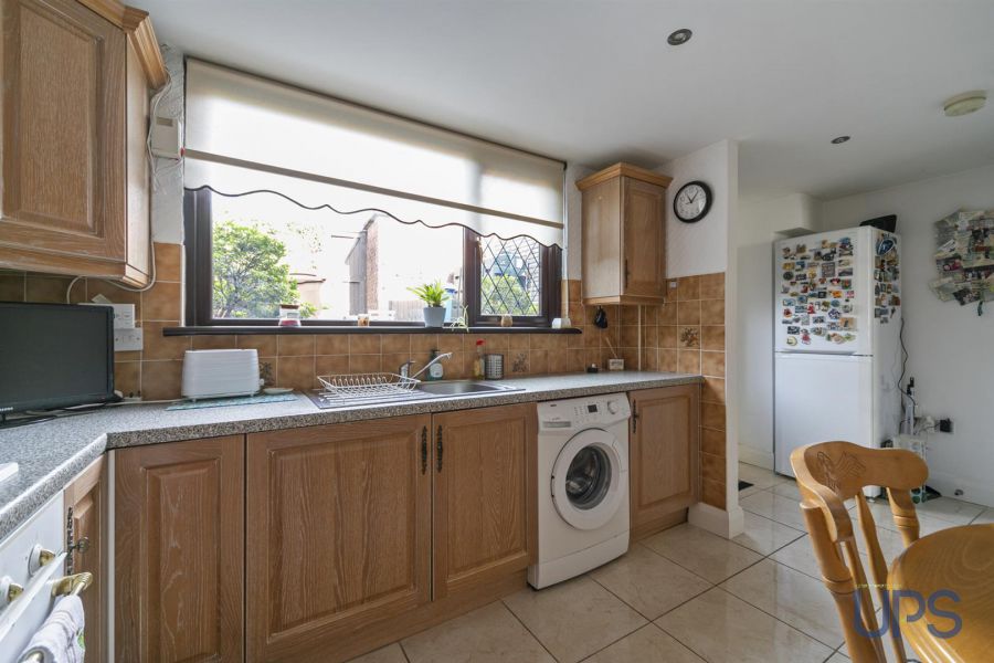 105 Lenadoon Avenue