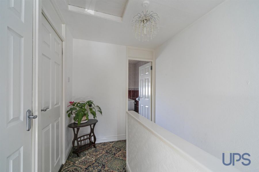 105 Lenadoon Avenue