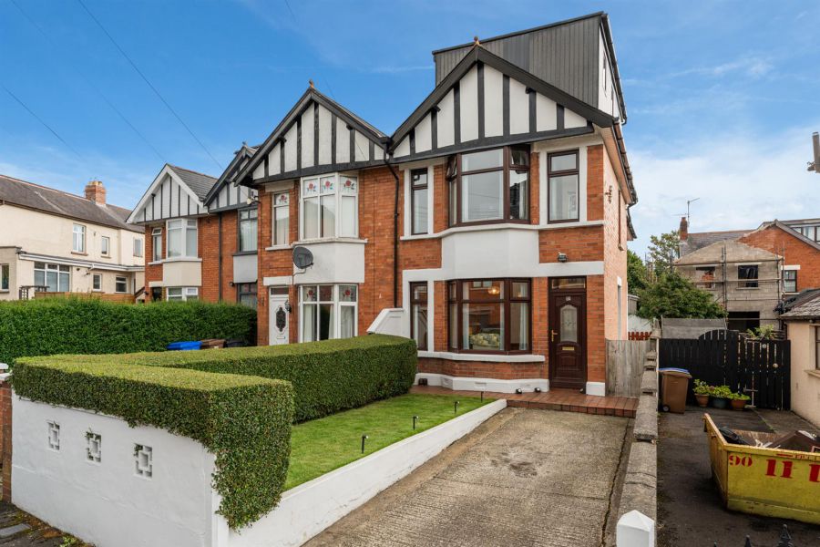 8 Mooreland Park