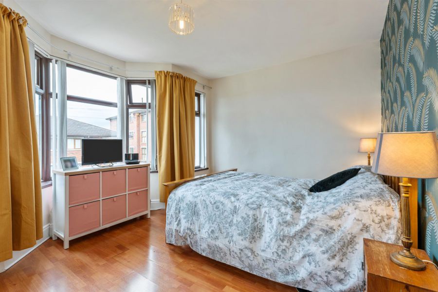 8 Mooreland Park