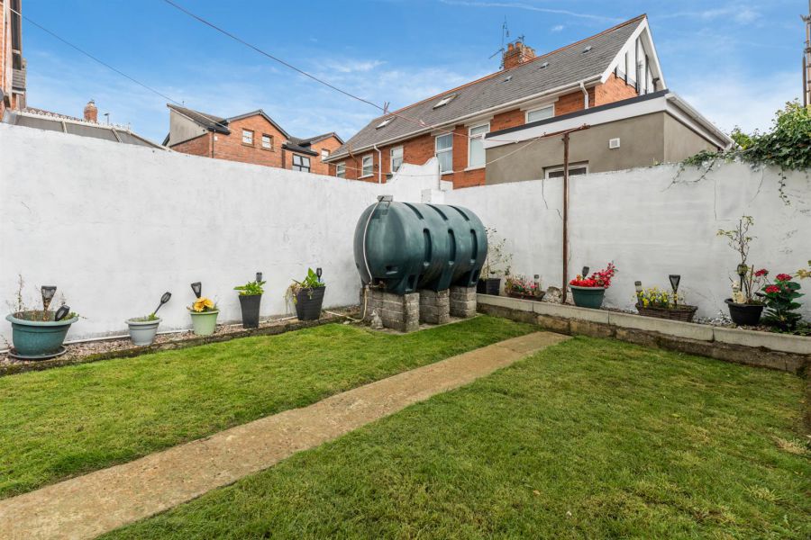 8 Mooreland Park