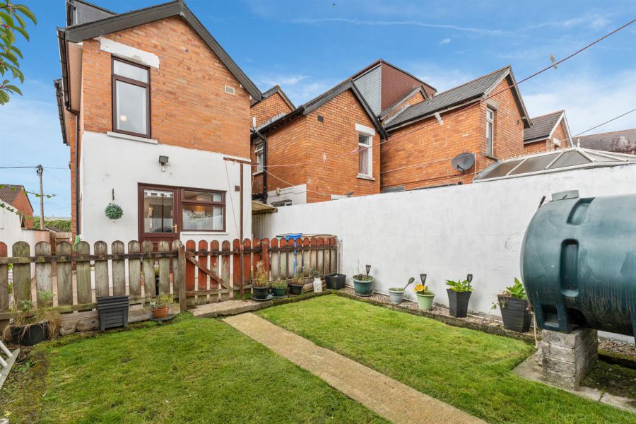 8 Mooreland Park