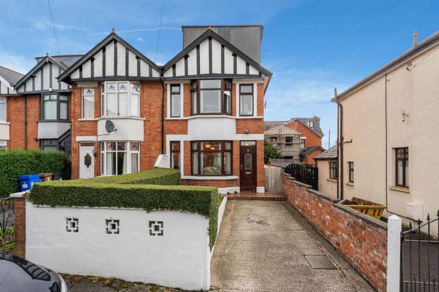 8 Mooreland Park