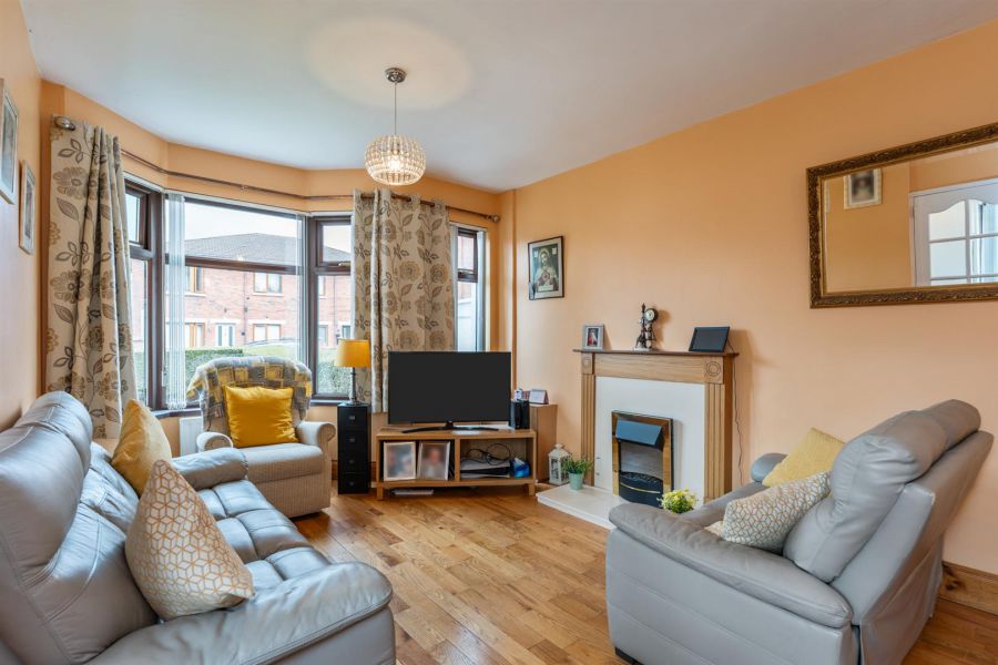 8 Mooreland Park