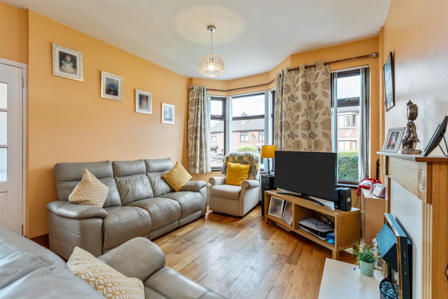 8 Mooreland Park