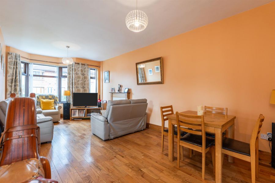 8 Mooreland Park