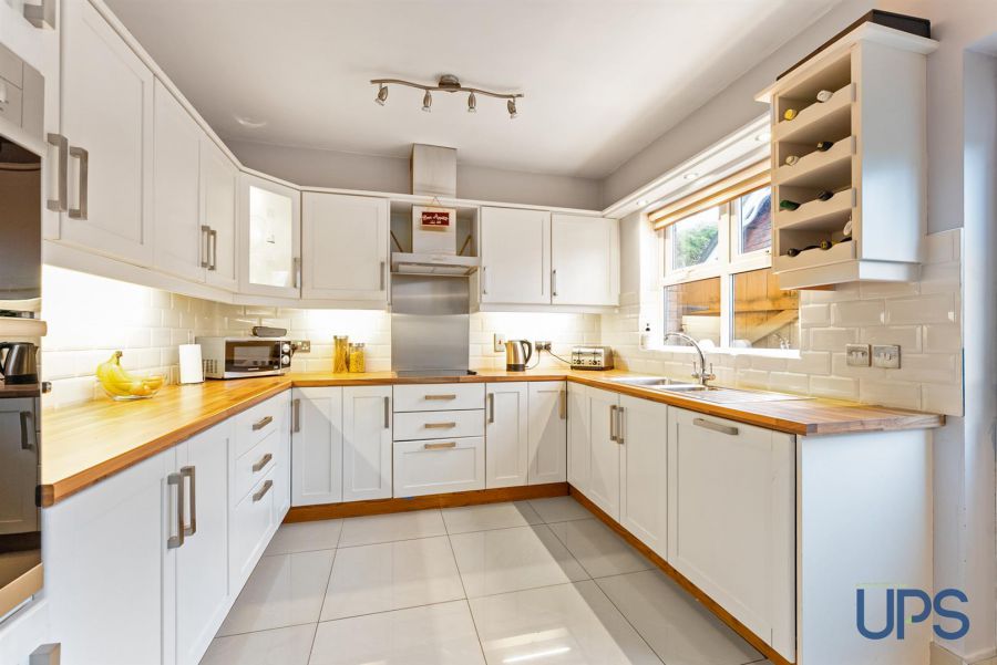 95 St James Meadow