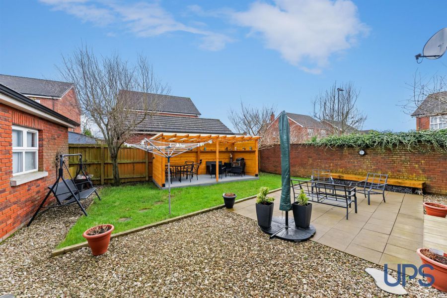 95 St James Meadow