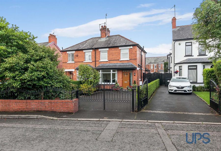 216 Stockmans Lane,andersonstown, BT11 9AR
