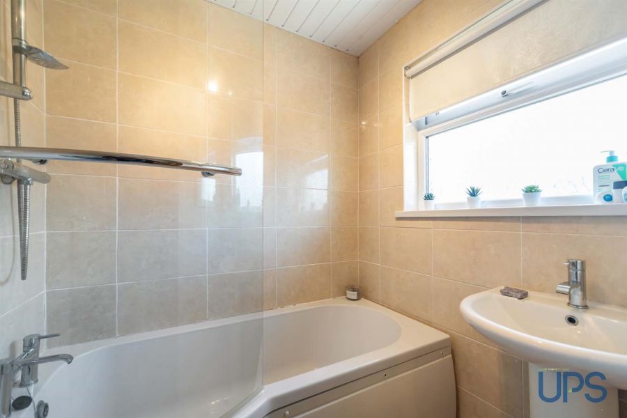 20 Andersonstown Grove