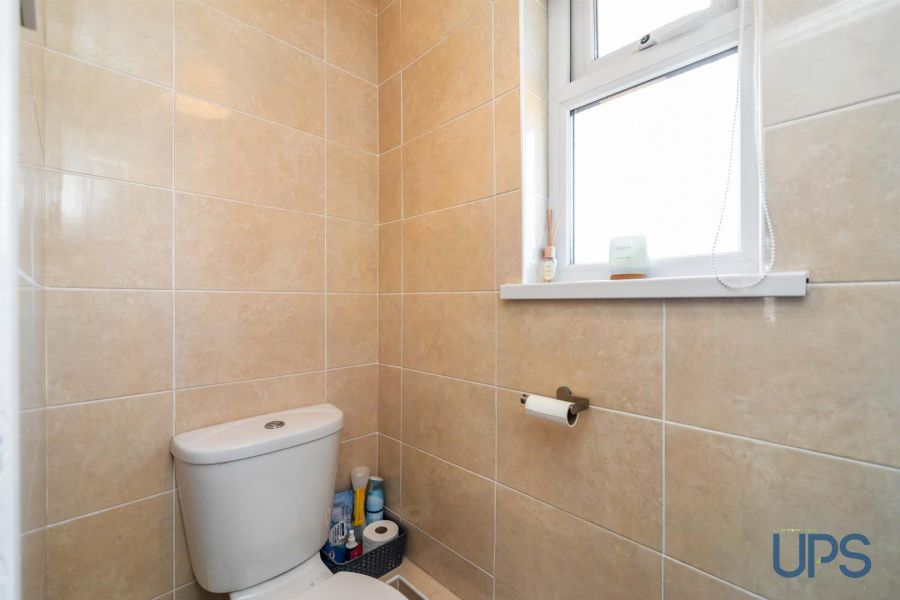 20 Andersonstown Grove