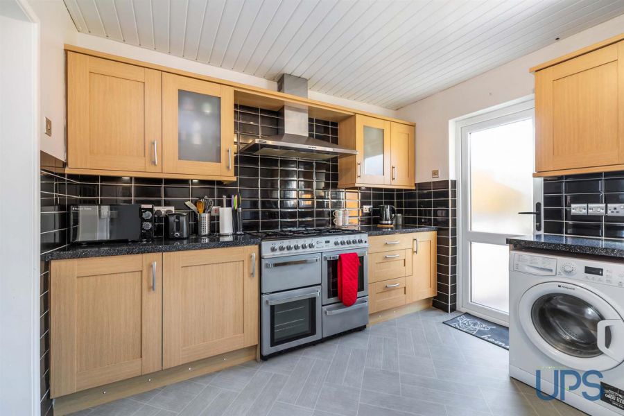 20 Andersonstown Grove