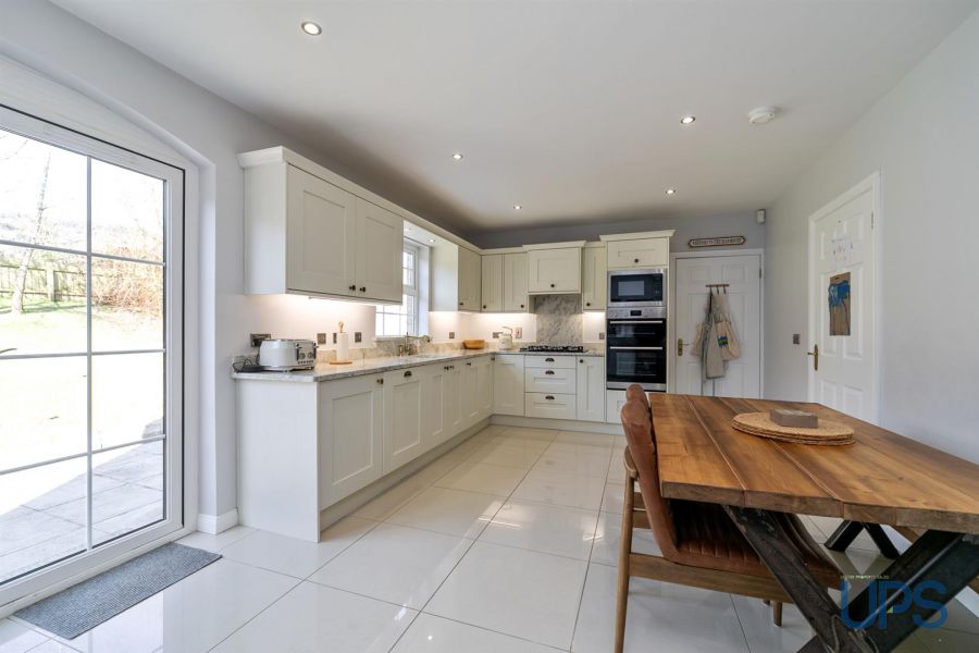 98 Mount Eagles Glen